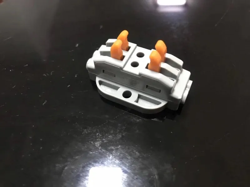 Equivalent of Wago Wire Locking Connector, Fixable Two Sides Wire Connecting Connector