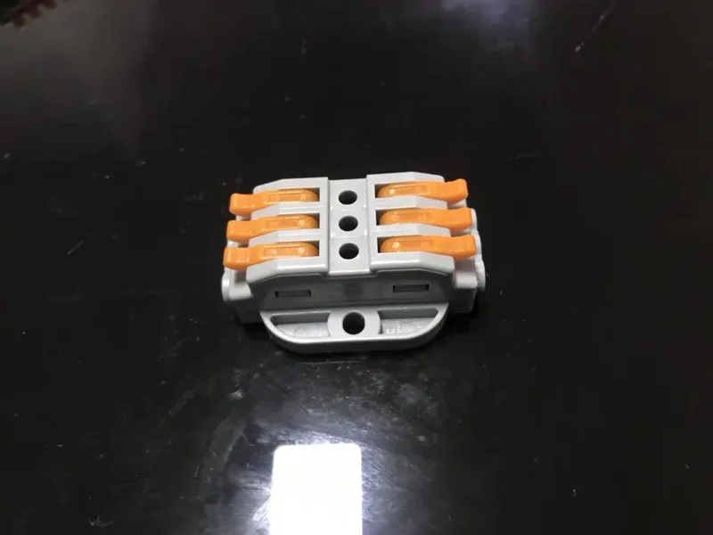 Equivalent of Wago Wire Locking Connector, Fixable Two Sides Wire Connecting Connector