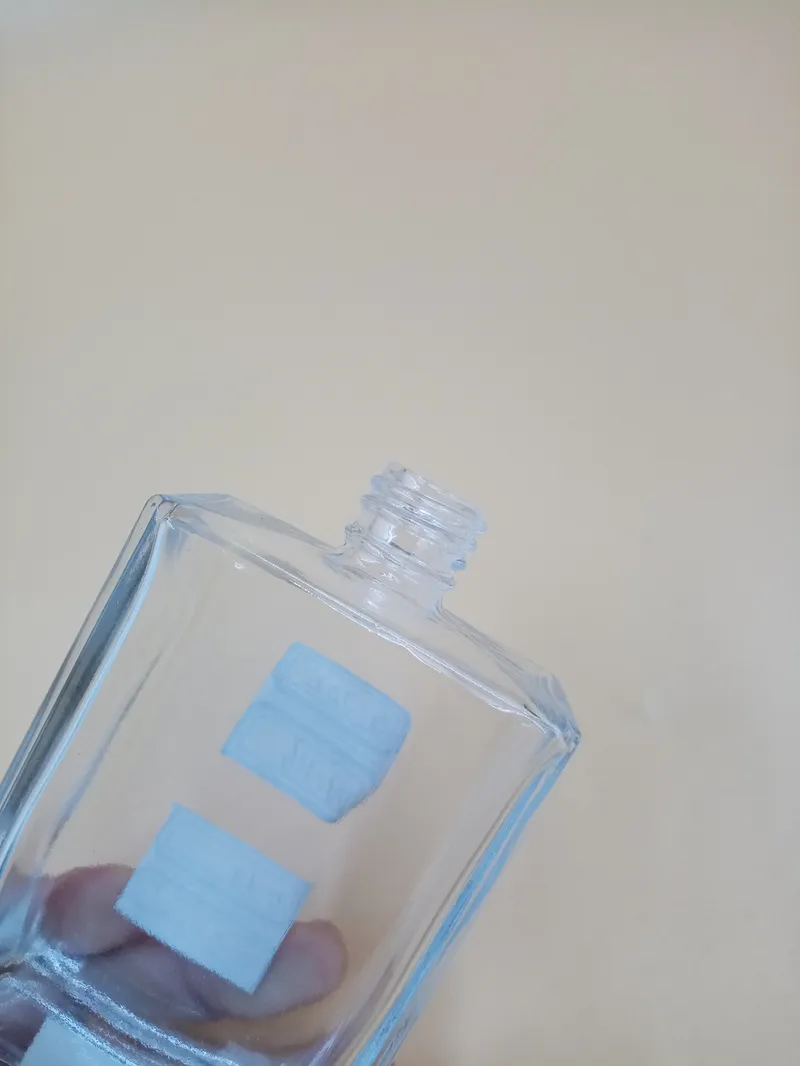 Perfume Glass Bottle in Guangzhou Empty Glass Perfume Diffuser Bottle