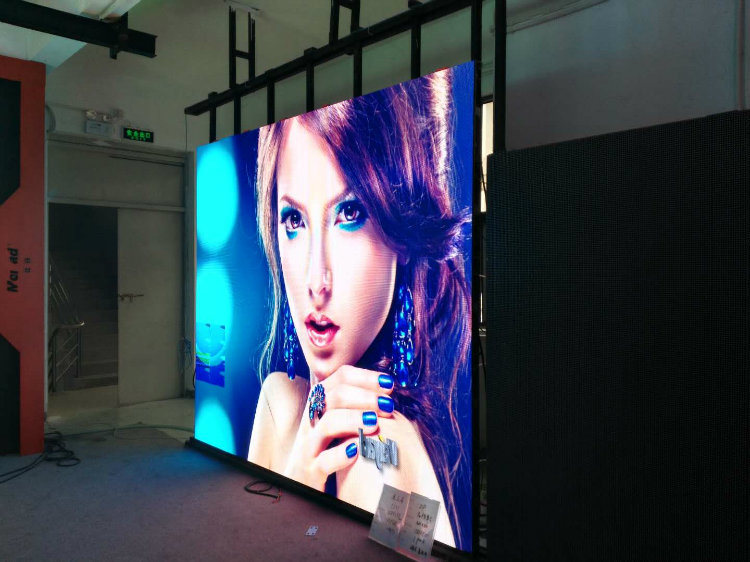 Indoor P2.5 Full Color HD Advertising LED Video Screen
