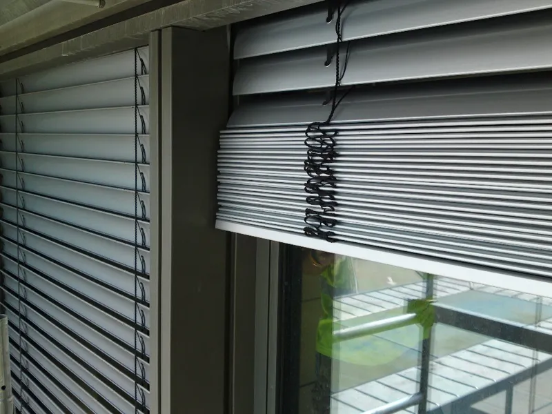 Yemag Motorized and Manual Sunshade Aluminum Venetian Roller Blinds/Blinds