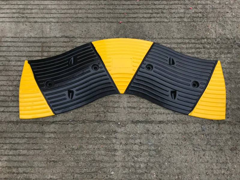 Snake Design Roadway Safety Rubber Road Speed Hump