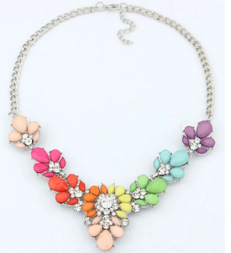 Fashionable Metallic Summer Breath Costly Gem Flower Snake Bone Necklace Lady Esg11085