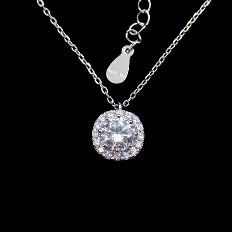 Fashionable Cubic Zirconia Round Shaped Engagement Necklace with Sterling Silver Jewelry