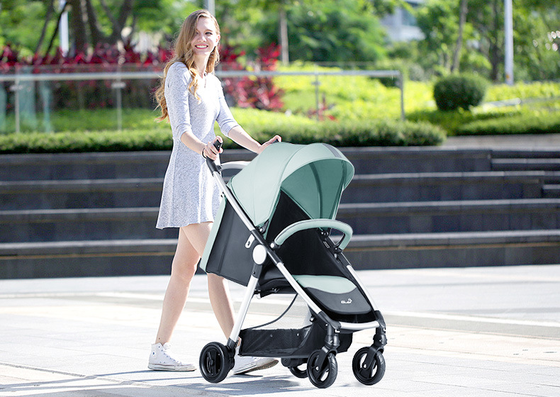Small Light Weight and Single Handed Foldable Baby Stroller