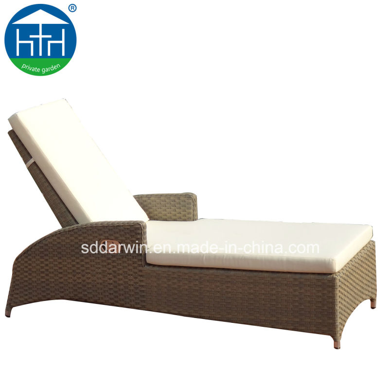 Elegant Smooth Outdoor PE Rattan Daybed Furniture for Garden