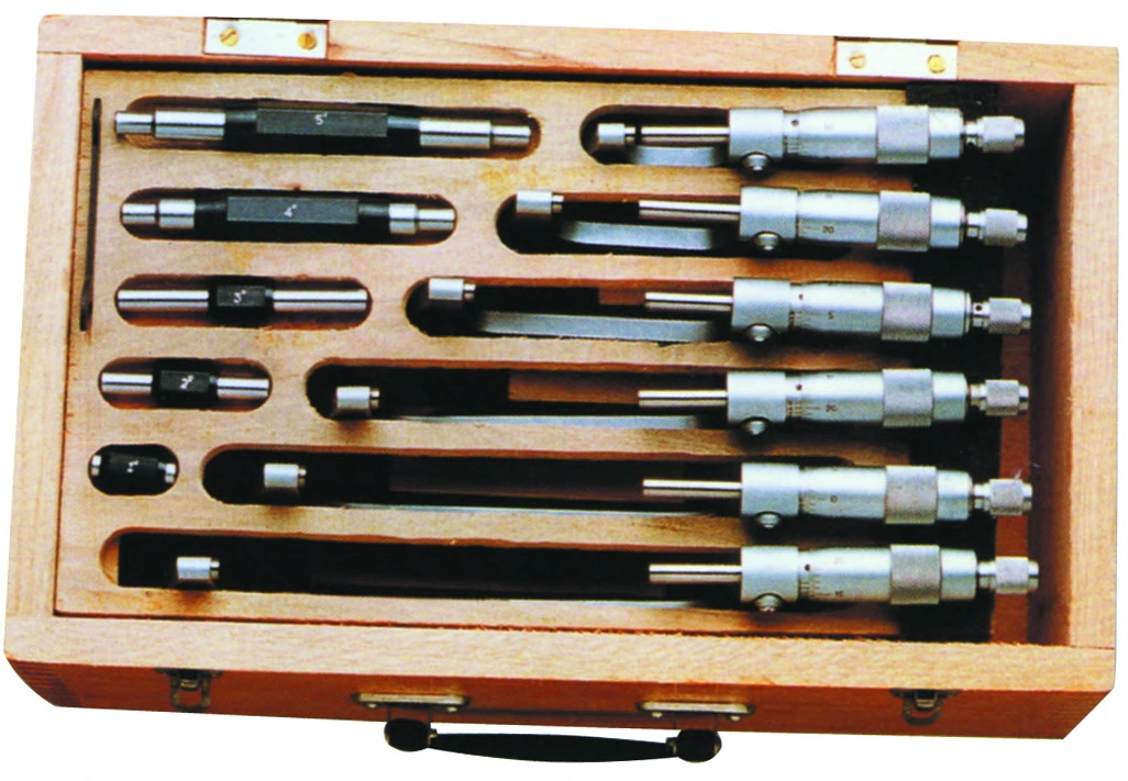 Outside Micrometer Set with Carbide Measuring Faces 0-25mm, 0.01mm Resolution, 0.004mm Accuracy