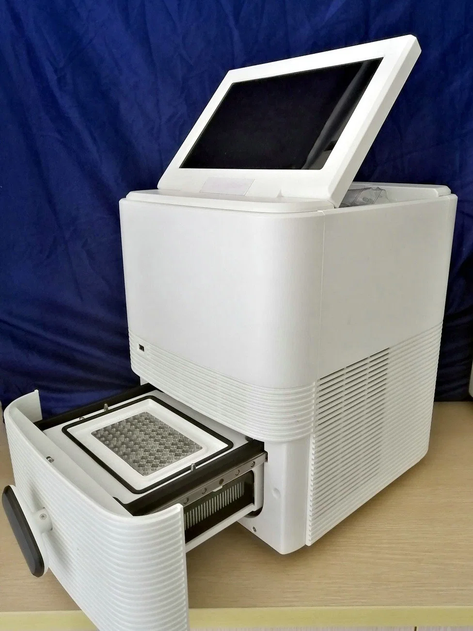 Medical Lab 96 Wells Real Time Thermal Cycler PCR PCR Thermocycler Detection System/Machine/Device/Analyzer