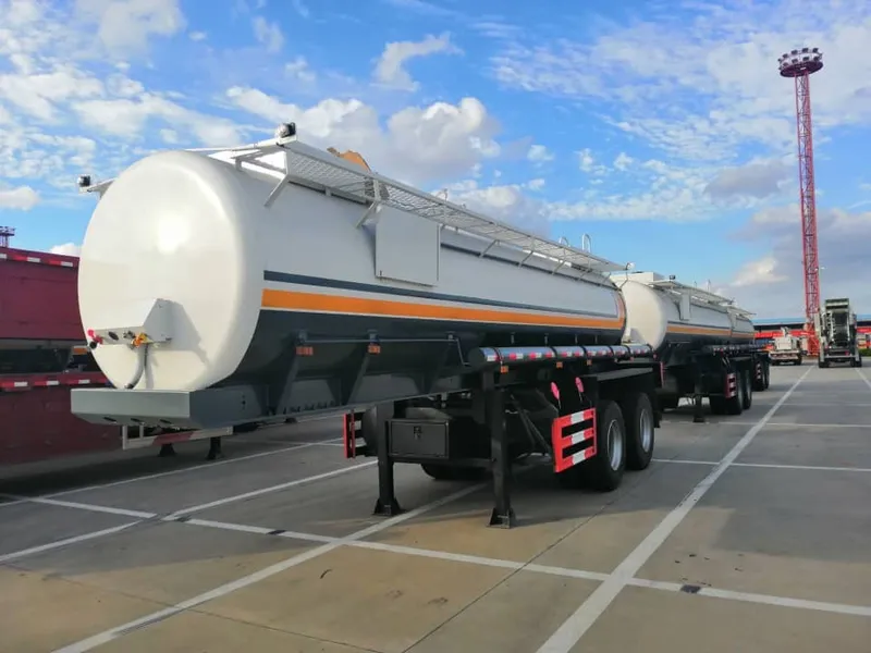 Lune 2021 Popular Use Oil Tanker 50000L 4-Axles Semi Trailer