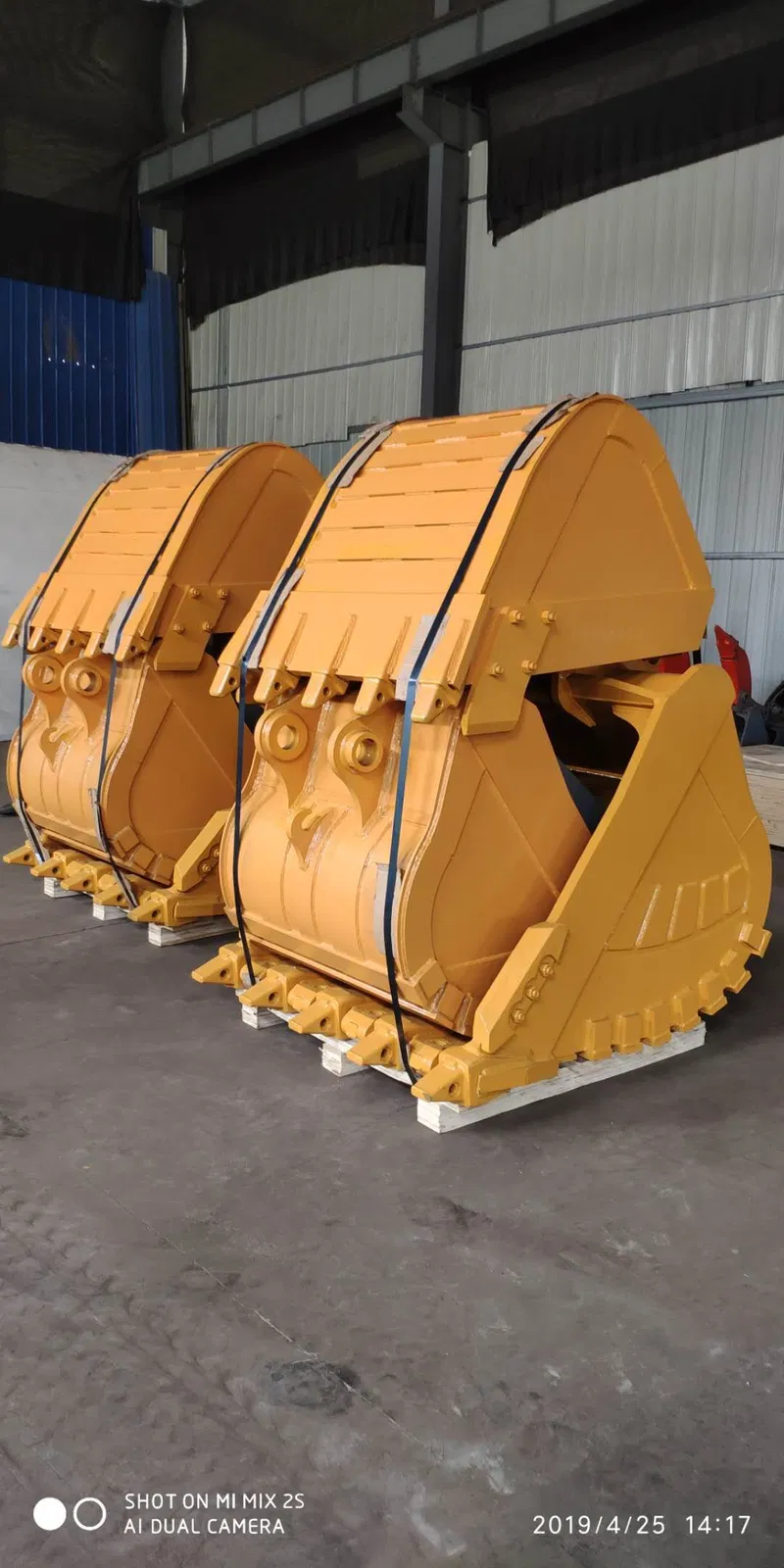 Construction Machinery Parts Excavator Multifunctional Tilt Bucket Cleaning Bucket Mud Bucket