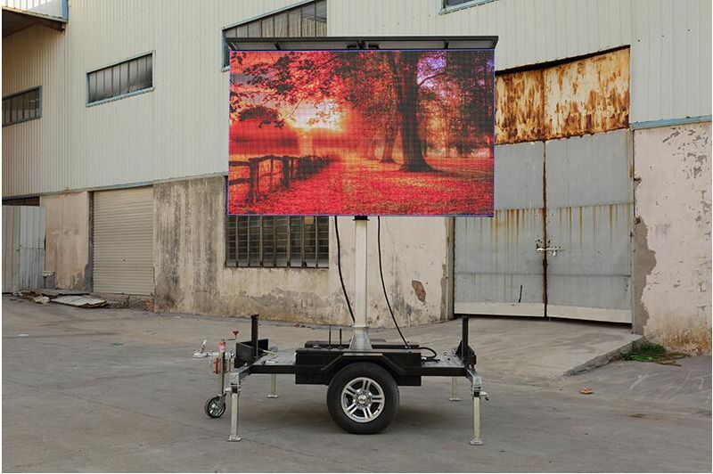 P10 Outdoor Advertising Video LED Display Trailer with Solar Panels