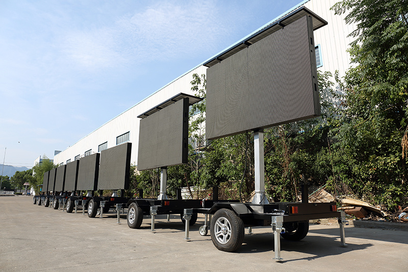 P10 Outdoor Advertising Video LED Display Trailer with Solar Panels